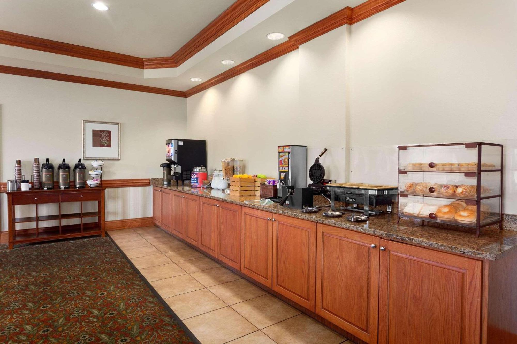 Country & By Radisson, Tifton, Ga
